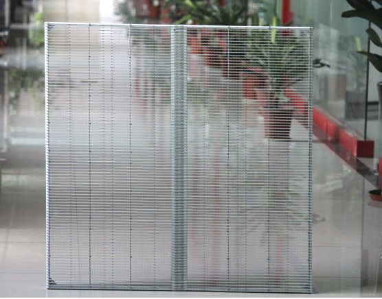 ROHS P7.81 5500nit Outdoor Transparent LED Screen