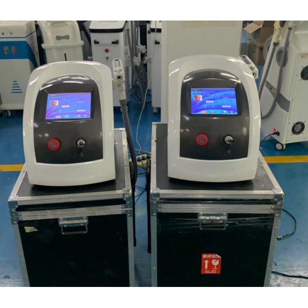 532nm tatúan el dispositivo 800W de la belleza de la máquina del laser del interruptor del Nd Yag Q del retiro