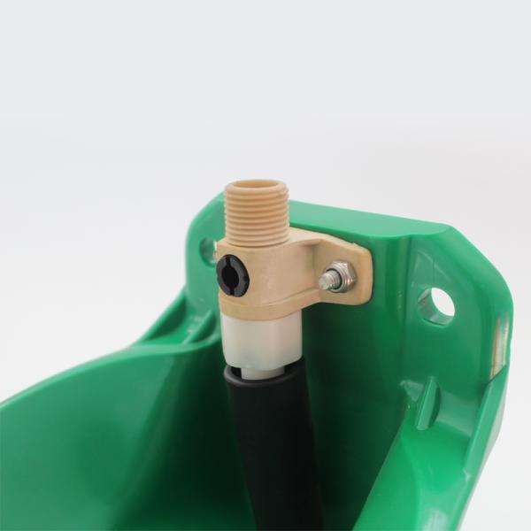 Поилка для овец и коз, пластиковая, 900 мл, с пластиковым клапаном