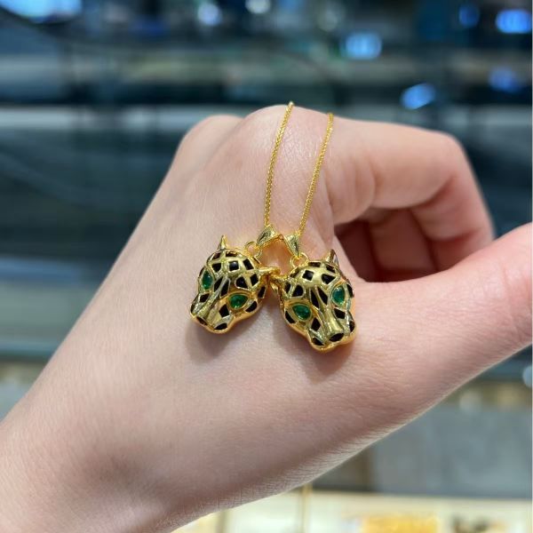 Lobster Clasp 18K AU750 Genuine Gold Panden  Jewelry Elegant Durable Design Perfect for Professional and Long Lasting Wear