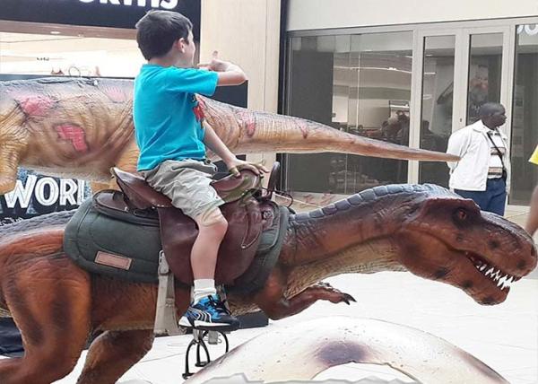 Passeio Animatronic a fichas do dinossauro das crianças para a promoção do shopping