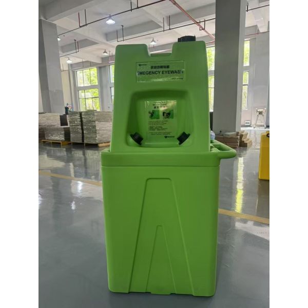 Green Portable Emergency Eyewash 65 Liters Gravity Fed Eyewash ANSI Z358.1.2014 Compliant