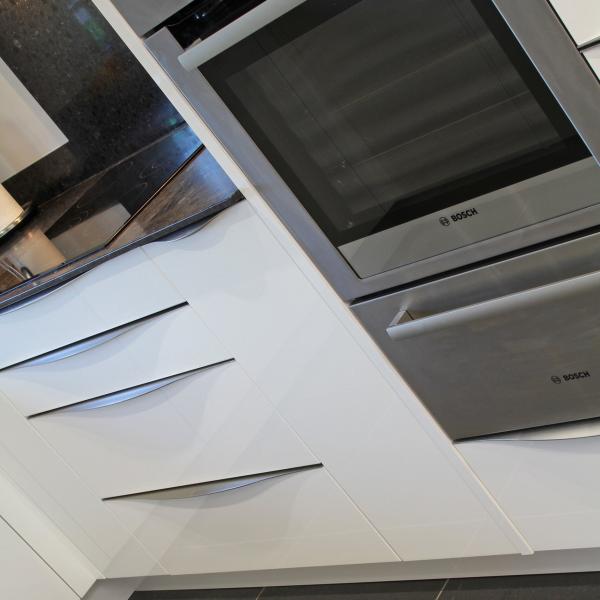 Customized High Gloss Contemporary Kitchen Cabinets White Storage Cabinets