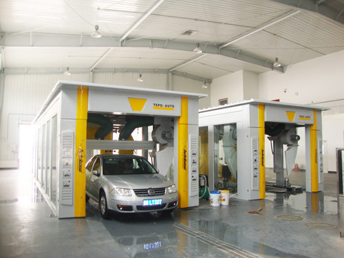 Tunnel-type Automatic Car Washing Machine For Washing 600 - 800 Cars Per Day