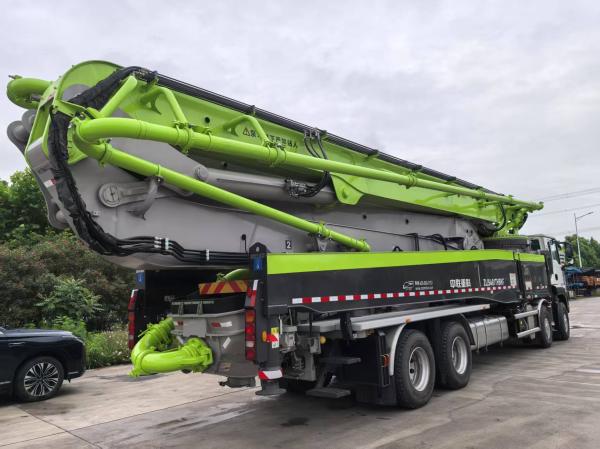 ZOOMLION 62m Pump Truck with SITRAK Chassis and High Theoretical Concrete Output of 180m3/h