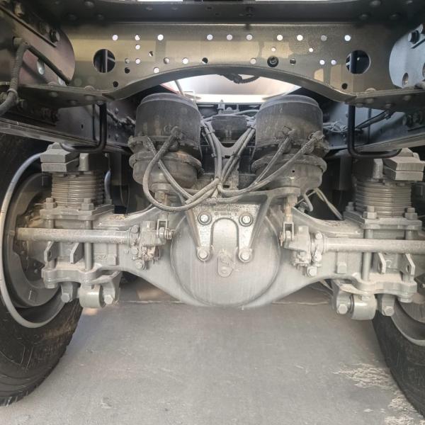 Carbon Steel Cargo Box Hydraulic Steering Concrete Mixer Truck for Smooth Operation