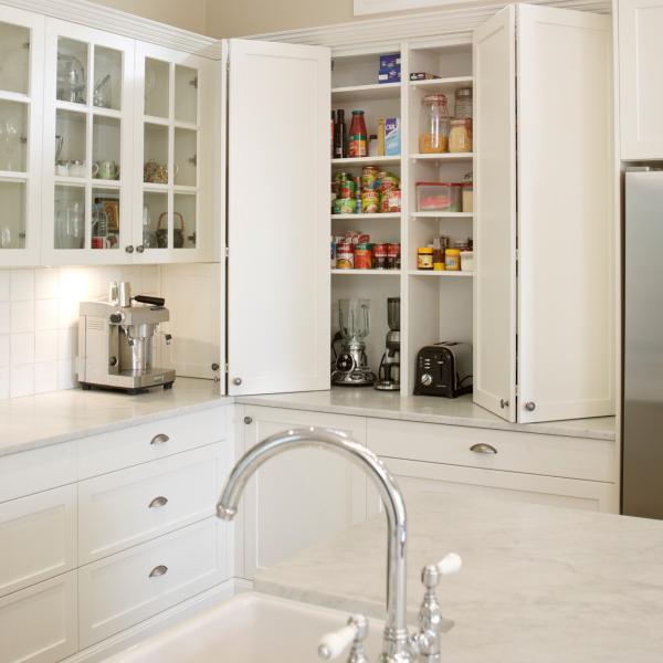 American Style Solid Wood Kitchen Cabinet L Shape Standard White Shaker Door