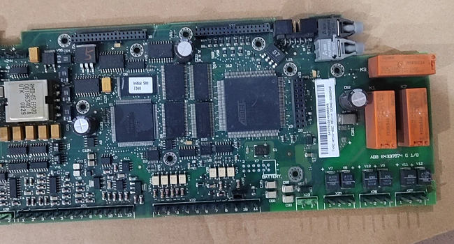 RMIO-02C 64379160 Módulo de expansión de E/S programable ABB Relion® 615/620 serie de relés de protección