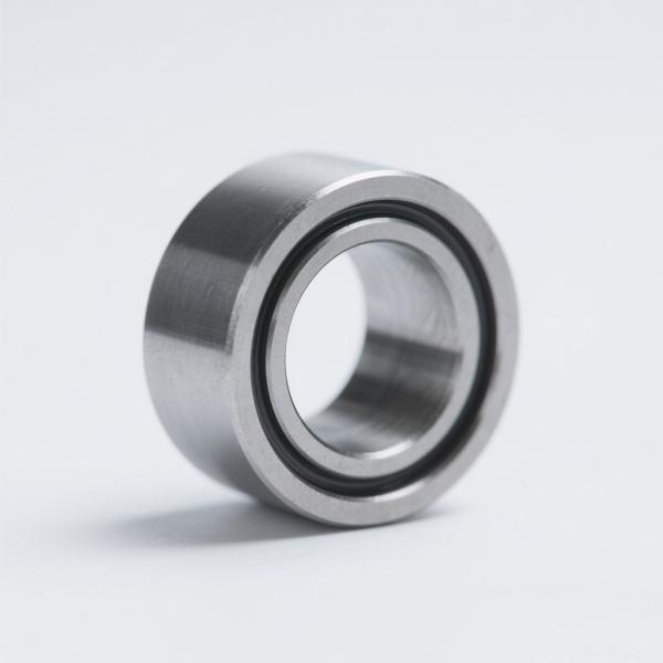 D'une précision supérieure ou égale à 0,8 mm