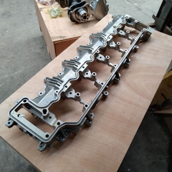 J08 Jo8E J08E Camshaft Housing 11103-E0230 for Hino J08E Engine Parts Excavator Camshaft Cover