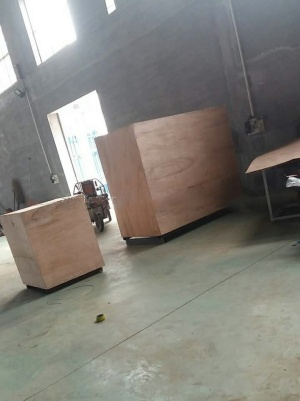 Полуавтоматическая машина для пошива картонных коробок