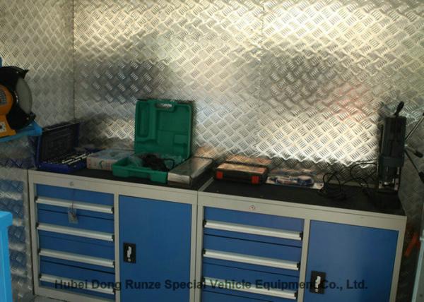 Enclosed HOWO Mobile Workshop Truck Multifunctional  6x4 for Vehicle Maintenance