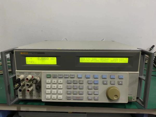 1020 V / 20 A Multi Product Calibrator Fluke Calibrator 5520a