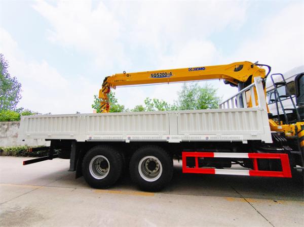 Fabrique personnalisée Derniers produits camion de 10 tonnes avec grue à rampe de 8 tonnes