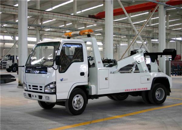 790mm Rear Suspension Road Wrecker Truck , Wrecker Tow Truck For Medium Cargos