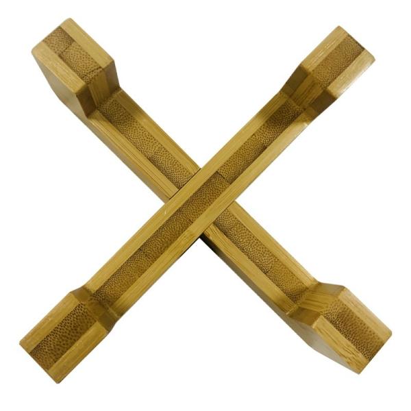 Um único suporte multicolor de tigela para cão feito de bambu natural adicionar tigela 7.5cm de altura para o exterior