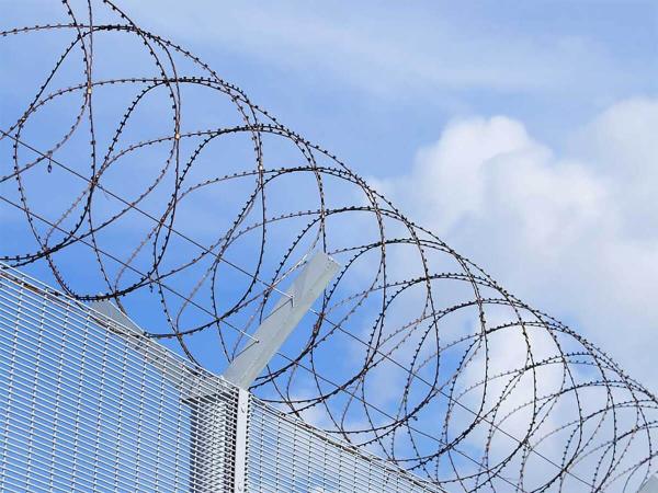 BTO-22 450MM Stainless steel concertina razor wire security fence for military army