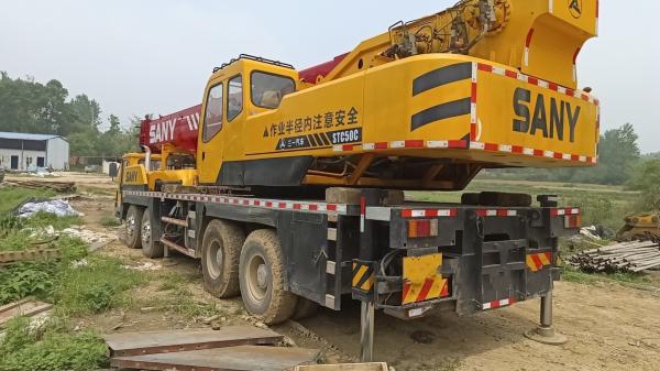 Crane mobile de 50 tonnes utilisée, fabriquée en 2019 et en excellent état.