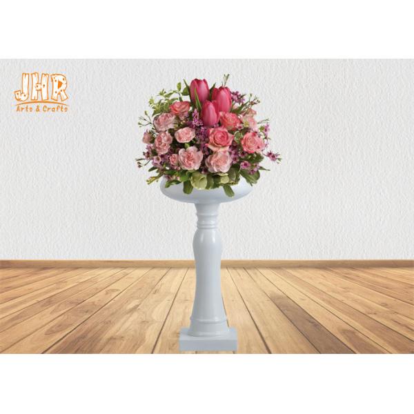 Веддинг плантаторы и баки лоснистых белых цветочных горшков стеклоткани облегчен