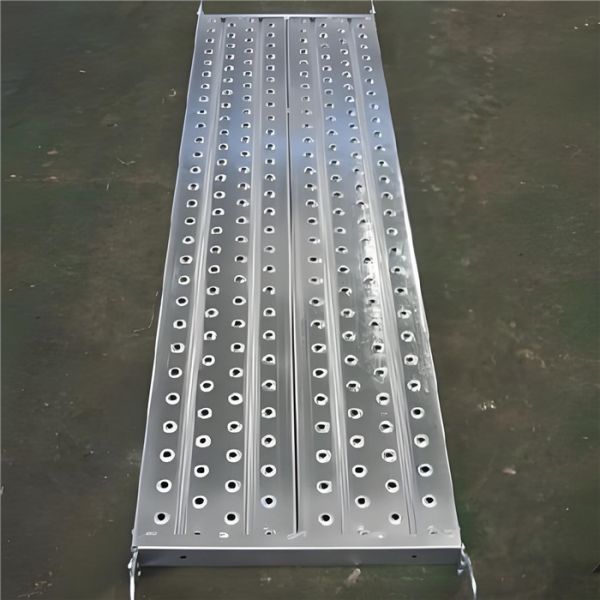 High-strength steel scaffolding plank with anti-slip surface and hot-dip galvanizing for durable construction walkways