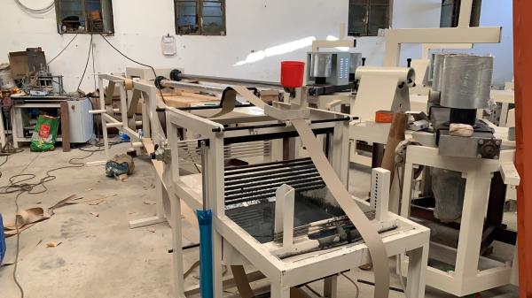 完全自動 トイレットペーパー クラフトペーパー 内核を作る機械