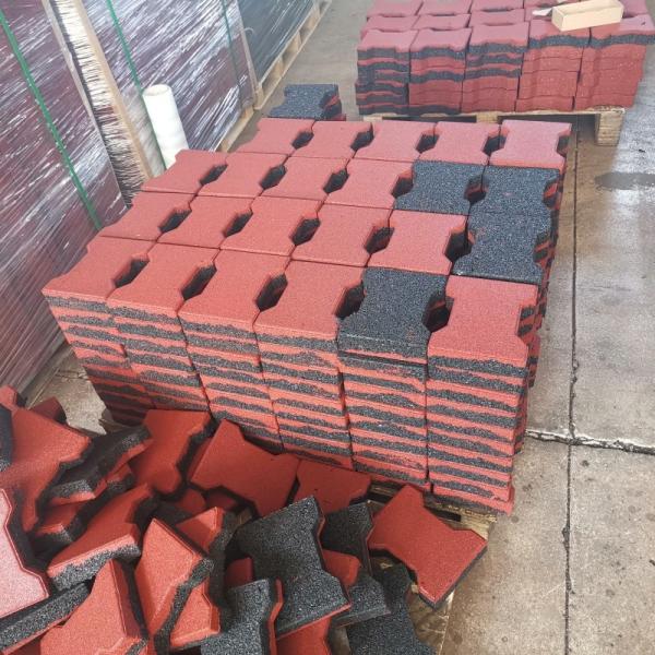 T Shaped Interlocking Horse Stall Mats Waterproof Red Paving Brick Anti Slip