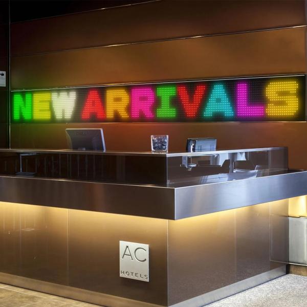 Défilement de la publicité Panneaux LED Bluetooth flexible Full RGB 5VDC câble USB alimentation pour le magasin de voiture Hôtel