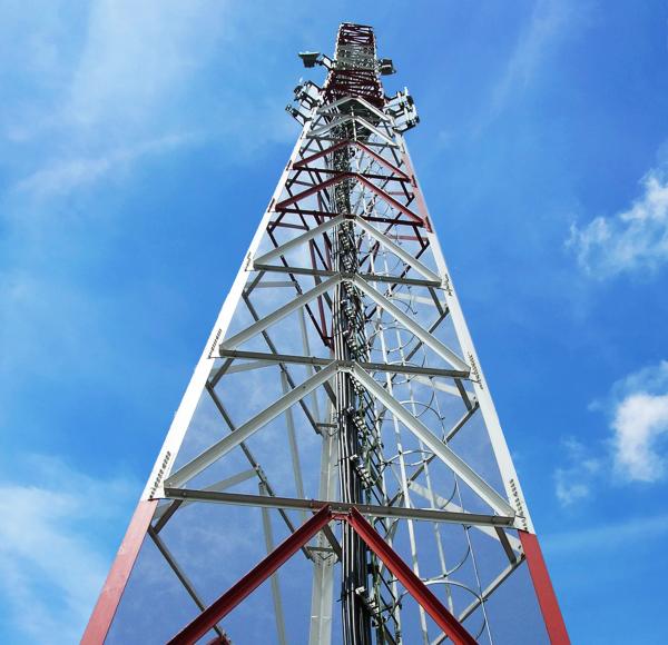 Torre 3 equipada com pernas estando livre galvanizada quente de 120km/H 45m