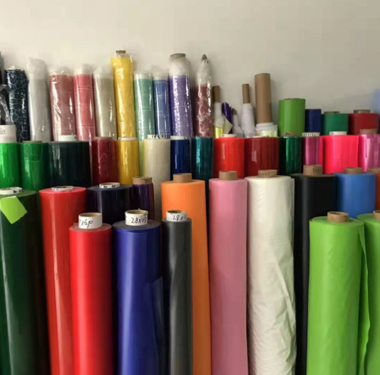 0.25 мм Прозрачная гибкая тонкая упаковка ПВХ пленка для сумки и столовой ткани