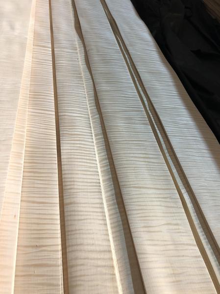 Placage figuré d'érable 0,45 mm pour meubles, longueur 2450-3600 mm, humidité 8% ± 2%