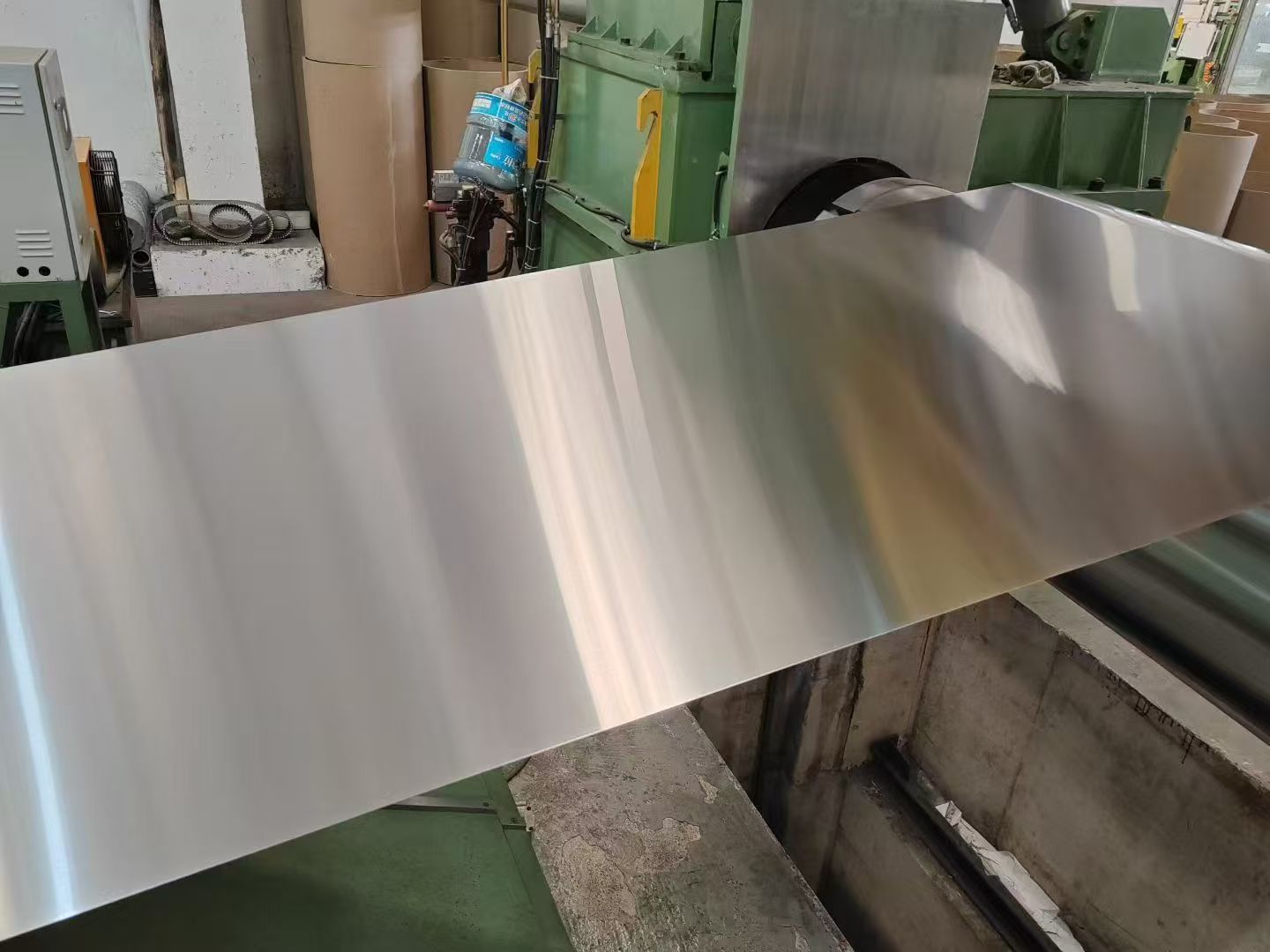 430, 201, 304, 304L, 316L, 309S, 310S, 2205, 2507... Used in kitchen and dining equipment, architectural decoration, food machinery, medical devices, energy and environmental protection fields...