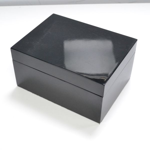 High Gloss High Lacquered  High End Wooden Storage Tea Box