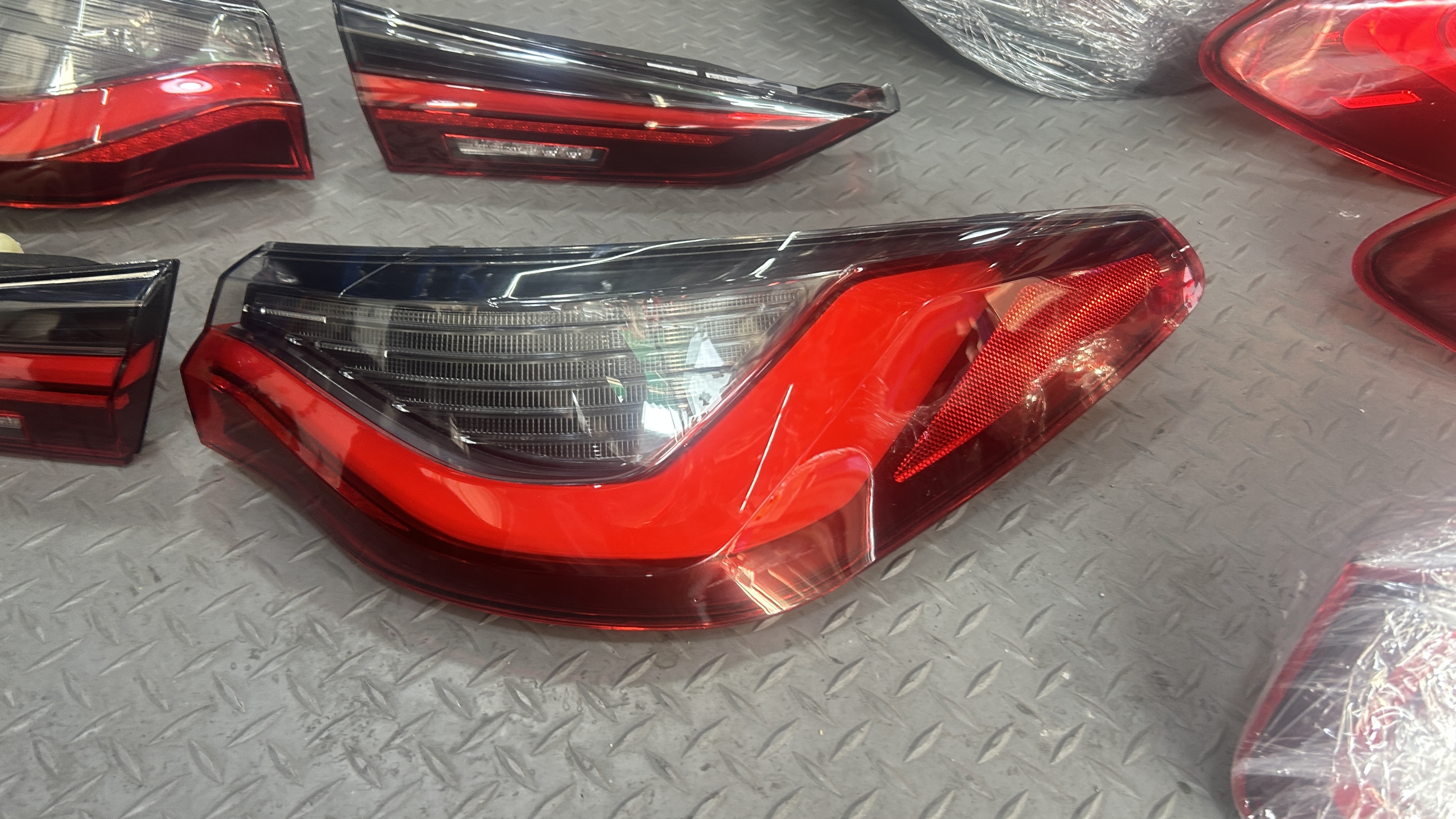 Genuine Used BMW 4 Series G22 Rear Tail Light Assembly Set of 4 (Left Outer + Left Inner + Right Outer + Right Inner)