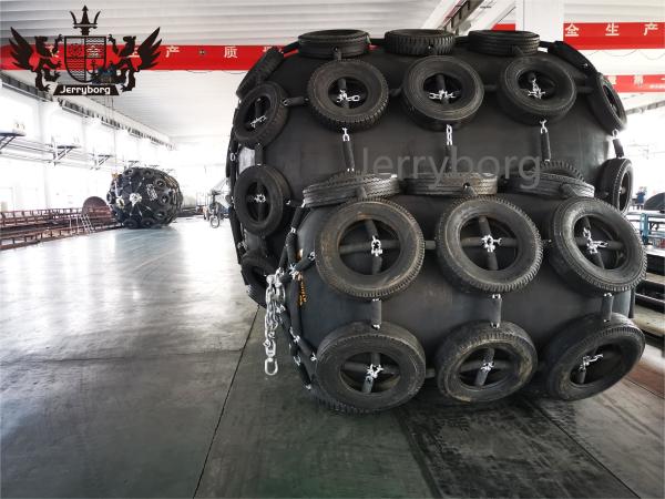 ISO 17357 Standard 50kPa/80kPa Yokohama Rubber Fender With Tyre and Chain Marine Floating Fender