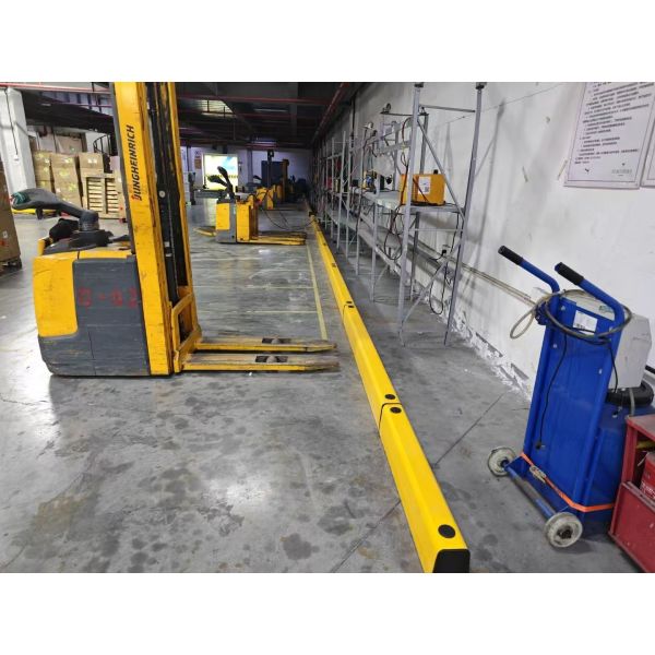 Upright Protector Anti Collision Post Flexible Safety Barrier Single Rail / 2 Rails / 3 Rails