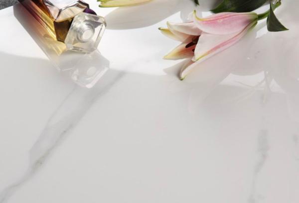 Fashionable White Marble Like Porcelain Tile / Polished Porcelain Floor Tile