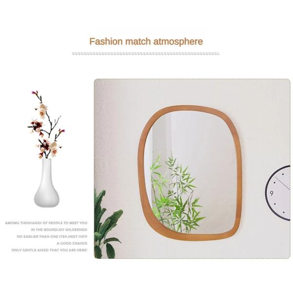 Антикварный декор бани на стене с деревянным зеркалом в стиле Морден