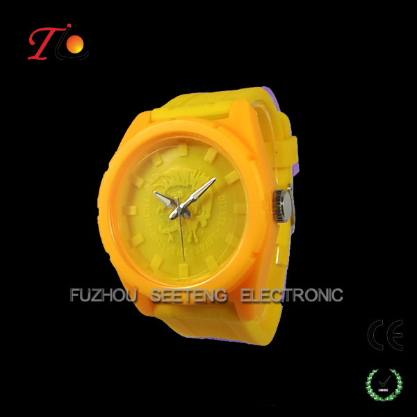 New arrivial fashional custom logo silicone plastic watch with all normal color available