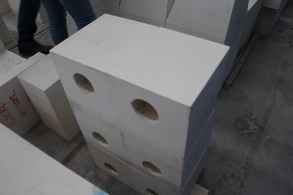Tijolo do corindo da boa resistência de desgaste e da pureza alta para a fornalha de vidro/fornalha de gás
