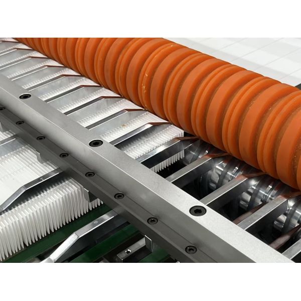 CE&ISO Cerfication Fully Autoatic Servo Motor Mini HEPA Filter Folding  And Gluing  Production Line