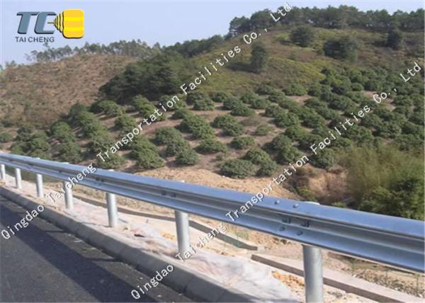 Duas barreiras onduladas anti Eco de envelhecimento ultravioleta da estrada do metal amigável