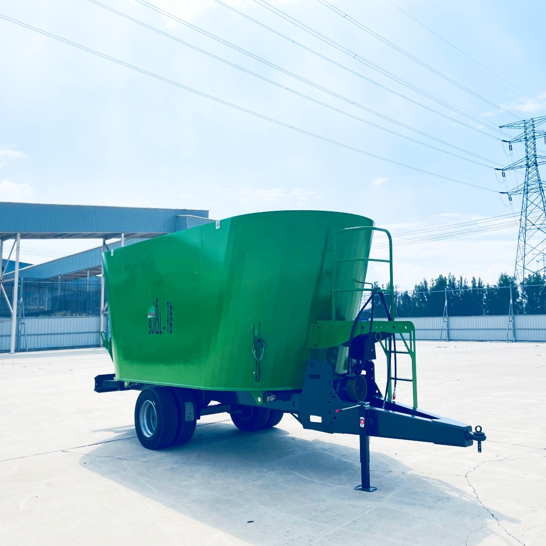 IMETEC Vertical Auger TMR Mixer with Stainless Steel Construction and Hydraulic Unloading Door for 8-30 m³ Capacity