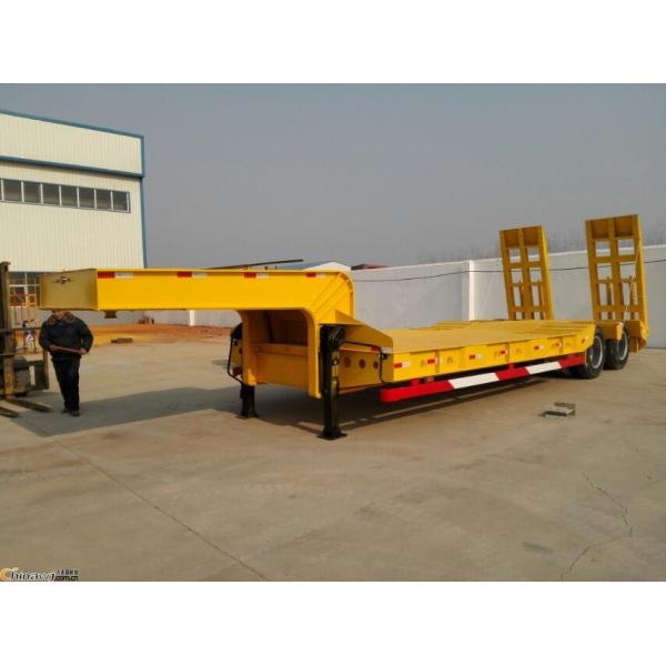 SKD Type Low Bed Trailer Truck , Gooseneck Flatbed Lowboy Trailers For Machine Transportaion