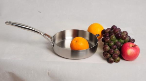 Frying pan,Stainless steel tri-ply cookware SHONLI-F-03,cast iron handle