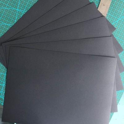 O preto livre do peso 600g da lenhina 787*1092mm revestiu o papel para a etiqueta de pano