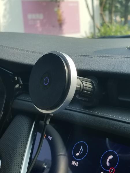 Round Qi Magnetic 1.67A 205kHz 15W Air Car Vent Charger