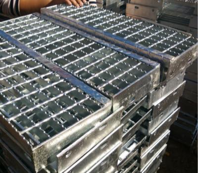 A plataforma galvanizada mergulhada quente serrilhou o peso padrão dos materiais de construção de aço do metal da raspagem