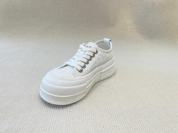 OEM ODM White Leather Casual Sneakers Lace Up 35-40 China Size