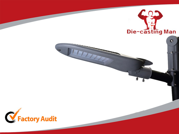 Алюминиевое приспособление уличного освещения снабжения жилищем уличного света СИД заливки формы 100В