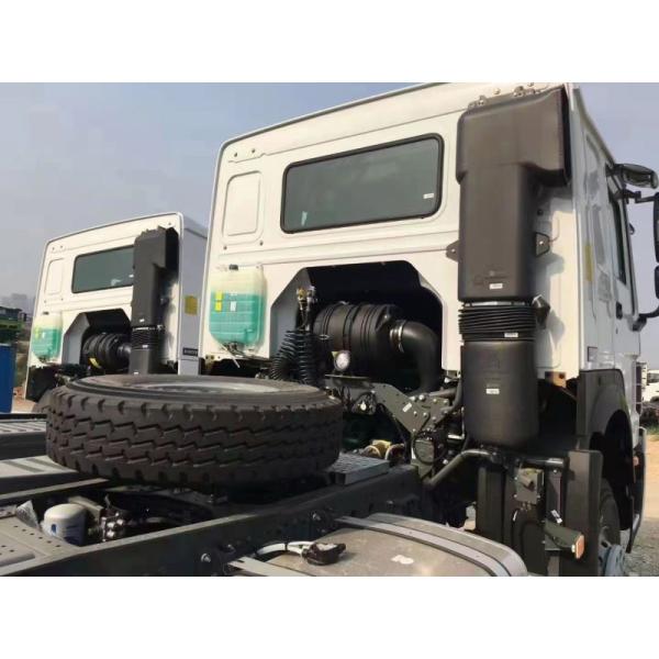 Suspensión aérea rápida de 10 ruedas camión pesado de 12 plazas camión tractor sin cámara trasera y dirección a la izquierda de Sinotruck